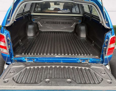 Mitsubishi L200 2.4 L200 Barbarian DI-D Auto 4WD 16