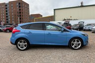Ford Focus ZETEC.. 9 MAIN DEALER SERVICES.. £20 ROAD TAX.. 1 PREVIOUS KEEPER..STUNNING 12