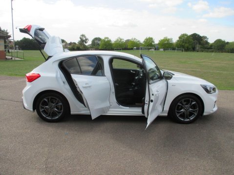 Ford Focus 1.0T EcoBoost ST-Line Euro 6 (s/s) 5dr 9