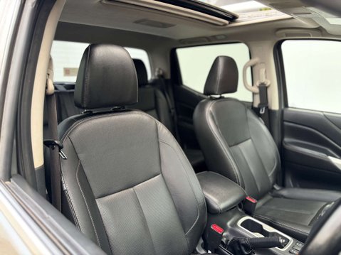 Nissan Navara 2.3 Navara Tekna dCi 4WD 5dr 11