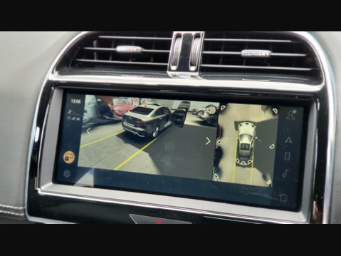 Jaguar XE R-DYNAMIC BLACK MHEV 2