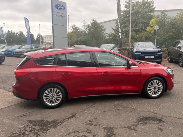 Ford Focus TITANIUM EDITION MHEV 8