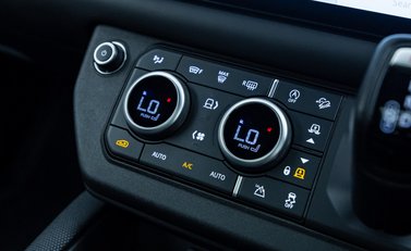 Land Rover Defender 110 V8 CARPATHIAN EDITION 26