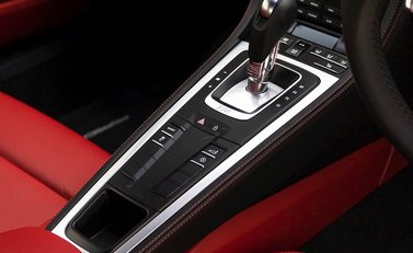 Porsche 718 Cayman 16