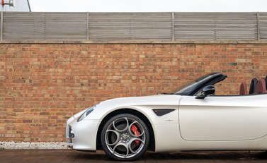 Alfa Romeo 8C Spider 30