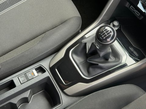 Volkswagen T-Roc SE TSI EVO 27