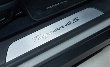 Porsche Taycan 4S Cross Turismo 24