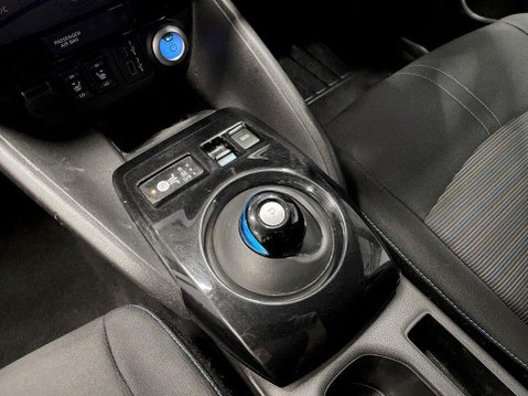 Nissan LEAF 39kWh N-Connecta Hatchback 5dr Electric Auto (150 ps) Cruise Control 17