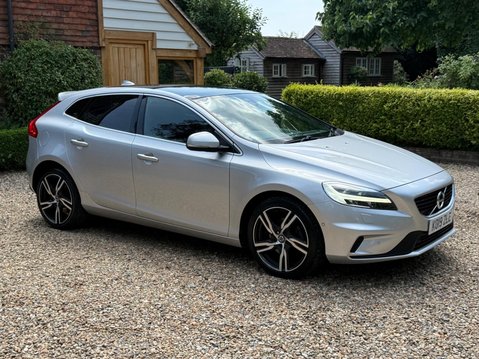 Volvo V40 T3 R-DESIGN EDITION 