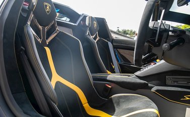 Lamborghini Aventador SV LP750-4 Roadster 16