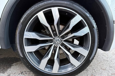 Volkswagen Tiguan R-LINE TECH TDI 4MOTION DSG -TOWBAR -ELECTRIC TAILGATE -KEYLESS -CARPLAY 65