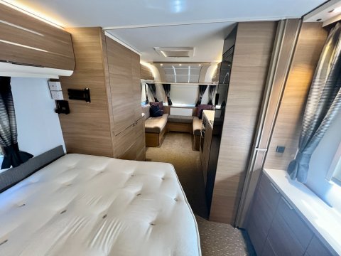 Adria Adora Thames 613 UT 33