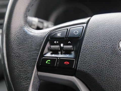 Hyundai TUCSON 2.0 CRDi SE Nav Auto 4WD Euro 6 5dr 11