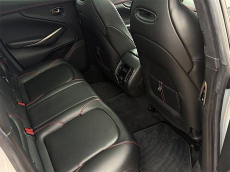 Aston Martin DBX V8 47
