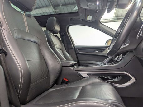 Jaguar F-Pace 2.0 F-PACE R-Dynamic HSE D MHEV AWD Auto 4WD 5dr 31