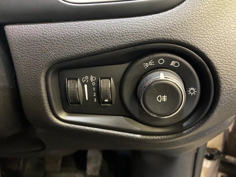 Jeep Renegade 1.6 E-TorQ Sport Euro 6 (s/s) 5dr 31