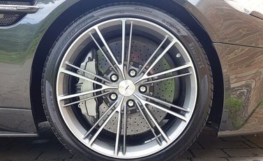 Aston Martin Vanquish 8