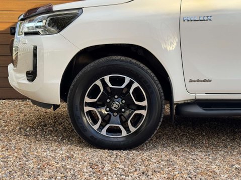 Toyota Hilux 2.8 HI-Luxury Invincible D-4D 4WD Double Cab Auto 4WD 5dr 13
