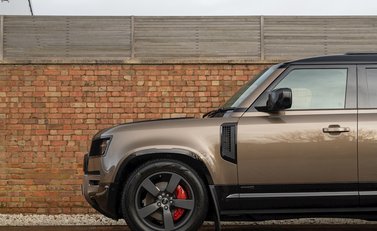 Land Rover Defender 110 X P400 23