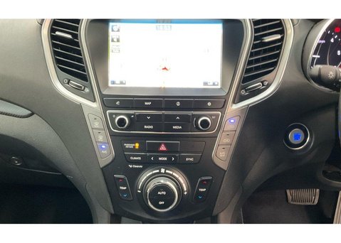 Hyundai SANTA FE 2.2 CRDi Blue Drive Endurance Edition SUV 5dr Diesel Auto 4WD Euro 6 (s/s) 16