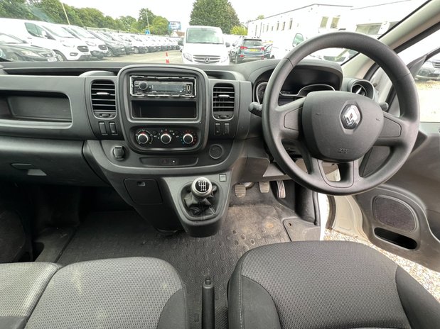 Renault Trafic LWB L2H1 Low Roof Business LL30 Air Con Sensors EURO 6 NO VAT 25