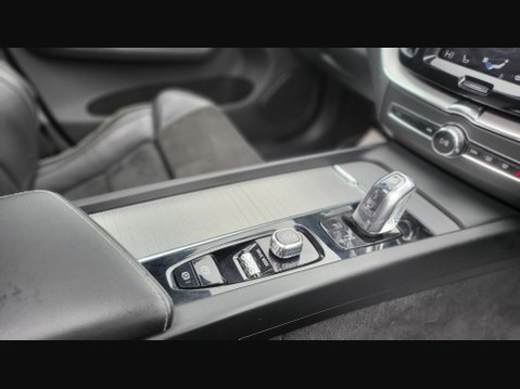 Volvo XC60 T8 TWIN ENGINE R-DESIGN PRO AWD 40