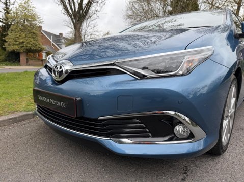 Toyota Auris 1.2 VVT-i Excel CVT Euro 6 (s/s) 5dr (Safety Sense) 40