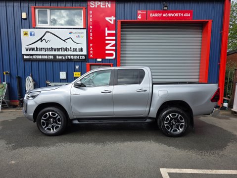 Toyota Hilux INVINCIBLE 4WD D-4D DCB AUTO 5