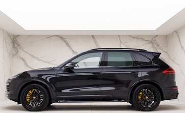 Porsche Cayenne Turbo S 2