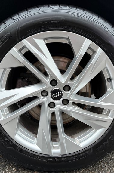 Audi Q7 TDI QUATTRO S LINE MHEV - ONE LADY OWNER  