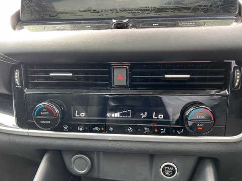 Nissan Qashqai 1.3 DIG-T MHEV N-Connecta SUV 5dr Petrol Hybrid XTRON Euro 6 (s/s) (158 ps) 27