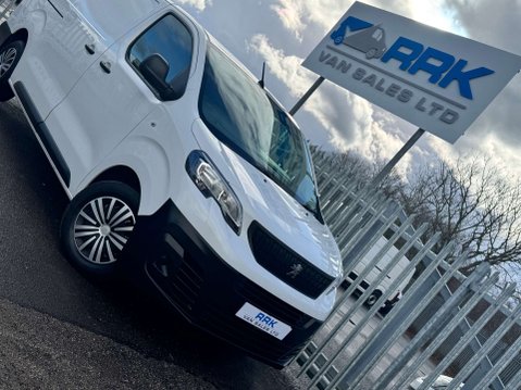 Peugeot Expert 2.0 Expert Professional Premium+ L2 Blue HDi A 12