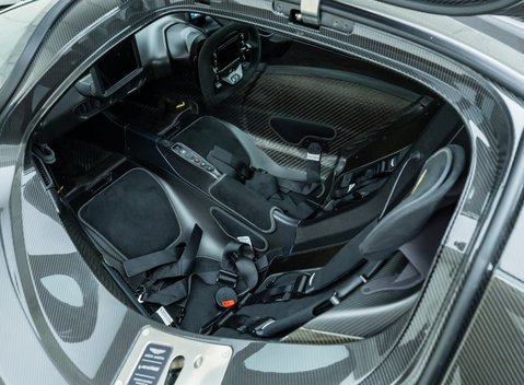 Aston Martin Valkyrie 18