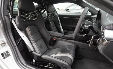 Porsche 911 GT3 (991.2) 12