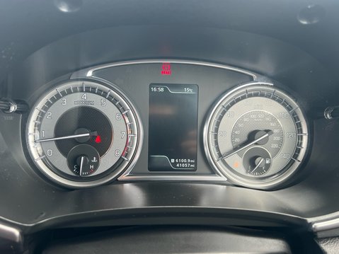Suzuki Vitara SZ-T BOOSTERJET MHEV 11