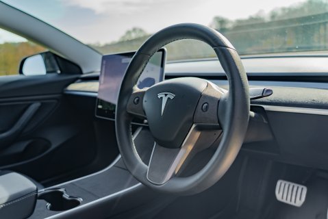 Tesla Model 3 PERFORMANCE AWD 14
