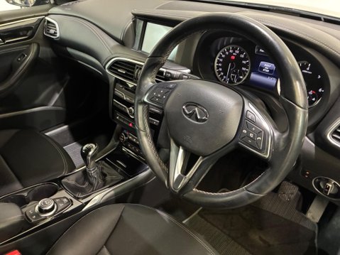 Infiniti Q30 1.5d SE Euro 6 (s/s) 5dr 3