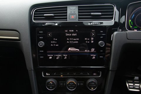 Volkswagen Golf GTE ADVANCE DSG 28