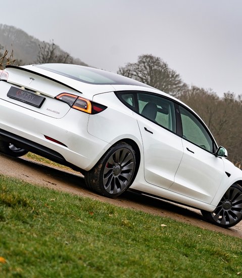 Tesla Model 3 PERFORMANCE 1