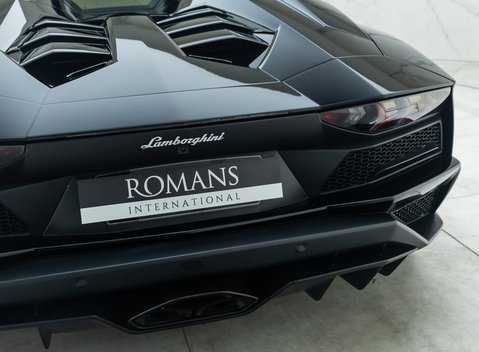 Lamborghini Aventador S LP 740-4 ROADSTER 28