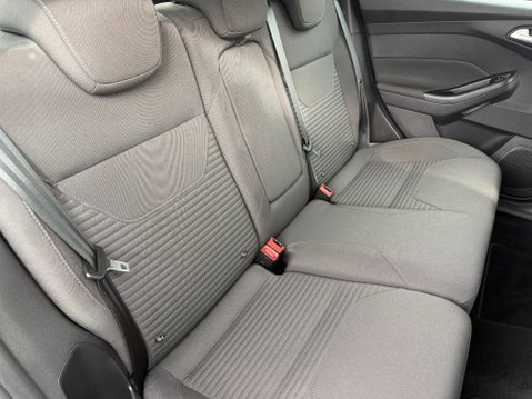 Ford Focus TITANIUM WITH NAV 29