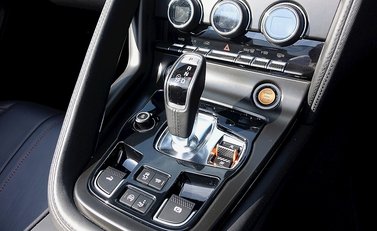 Jaguar F-Type V6 S Convertible 24