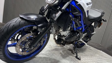 Suzuki SV650 2020 ONLY 8K SERVICED LONG MOT WARRANTY A2 NAKED BIKE 37
