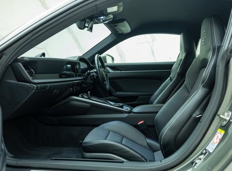 Porsche 911 Carrera (992) 13