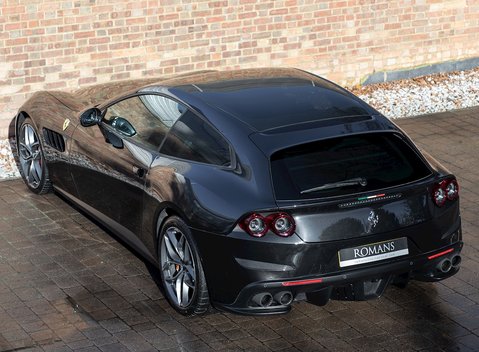 Ferrari GTC4 Lusso 9