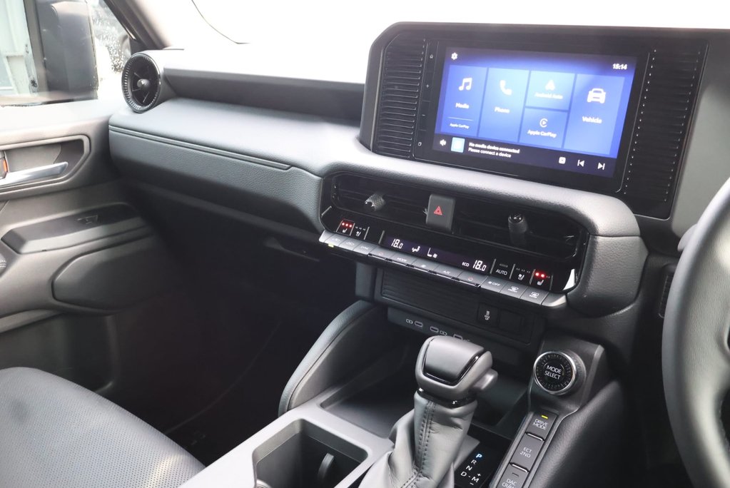 Toyota Land Cruiser 2026 COMMERCIAL 2 inch  lift 22  wheels roof light Seeker styled Rear seats 23