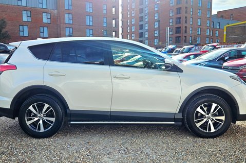 Toyota Rav 4 D-4D BUSINESS EDITION LOOK! 37000 MILES! 1 OWNER! SAT NAVIGATION 13