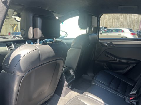 Porsche Macan 3.6T V6 Turbo SUV 5dr Petrol PDK 4WD Euro 6 (s/s) (400 ps) 17