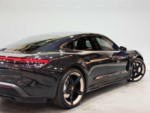 Porsche Taycan Performance Plus 93.4kWh Turbo Saloon 4dr Electric Auto 4WD (680 ps) 30