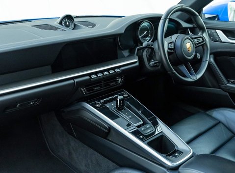 Porsche 911 Carrera (992) 12